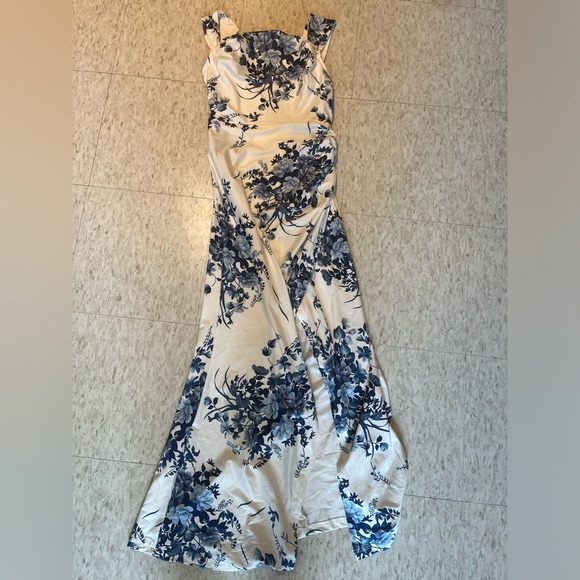 ✨Cider blue floral wrap dress, slit leg - Picture 1 of 3
